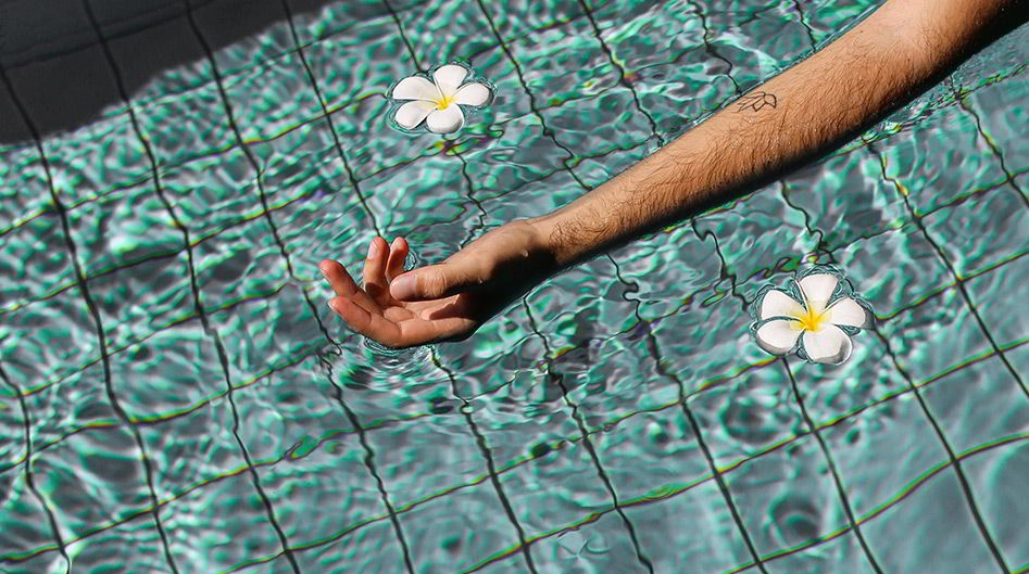 ¿Cómo mantener el agua de la piscina limpia?