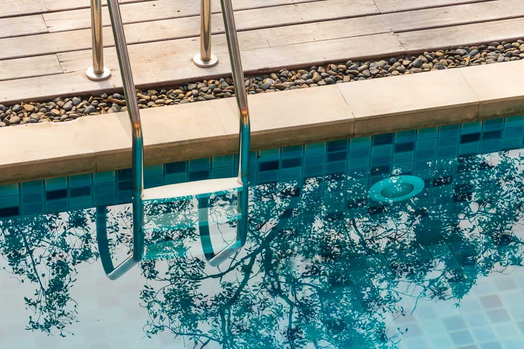 ¿Cuáles son los beneficios que puede aportar una cubierta para piscina?